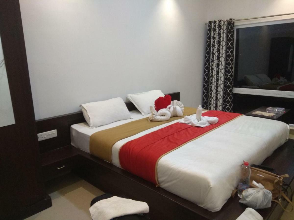Runs Residency Hotel Ооти Екстериор снимка